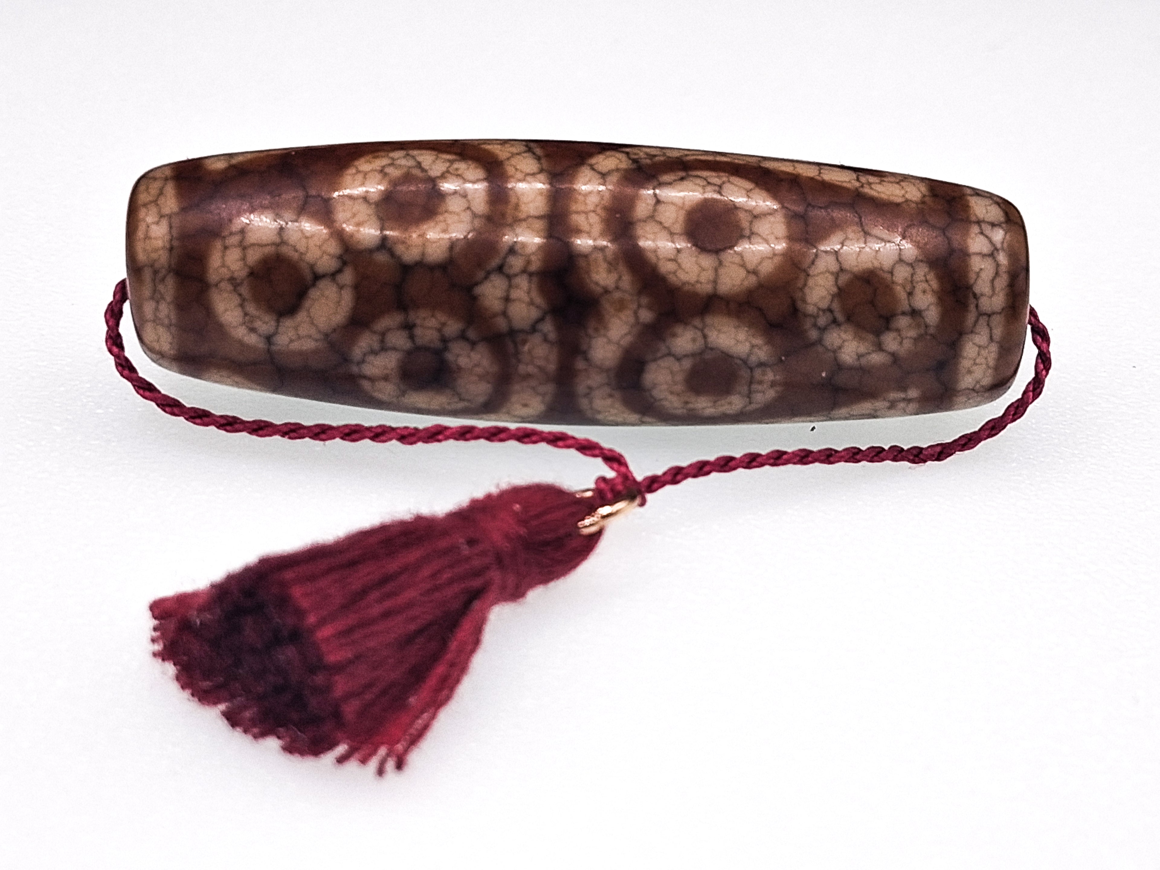 11-Eye Dzi — Buddha Eyes with Dragon Veins and Four-Petal Lotus