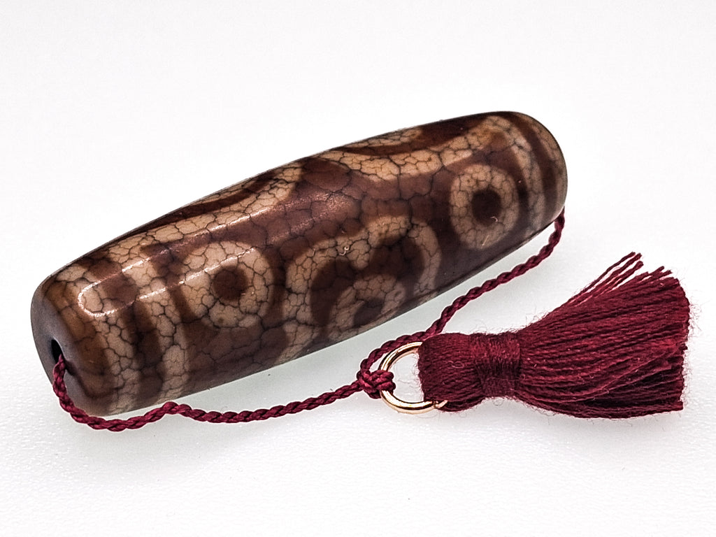 11-Eye Dzi — Buddha Eyes with Dragon Veins and Four-Petal Lotus