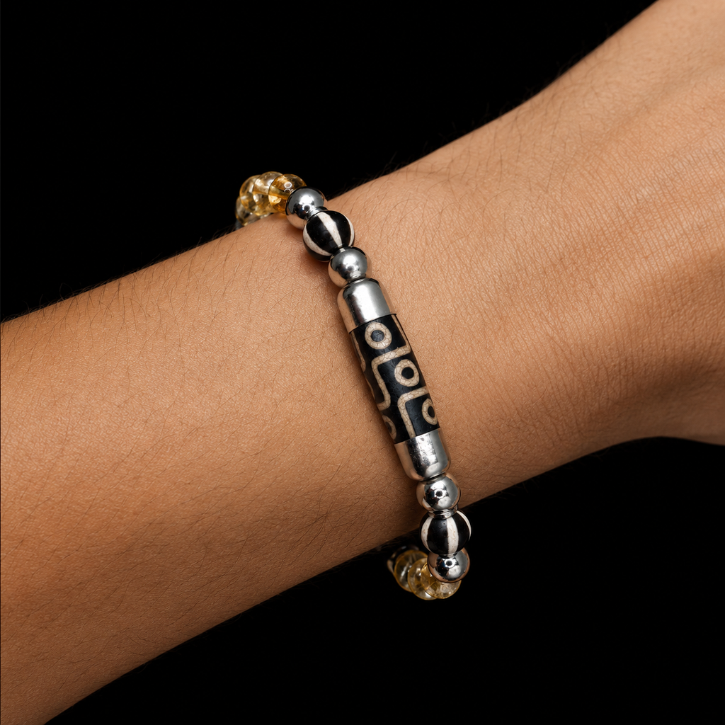 The Golden Current Bracelet — Wealth Flow and Relentless Pursuit
